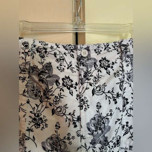 Gloria Vanderbilt Monochrome Floral Skirt - Picture 2 of 4